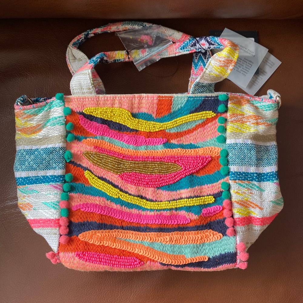 America & Beyond Daphne Small Tote NWT